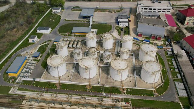 Nigerian fuel depot owners brace for petrol price hikes
