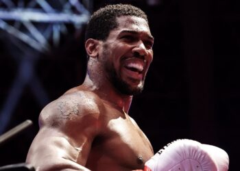 Anthony Joshua Delivers Emotional Comeback KO Victory Over Prenga